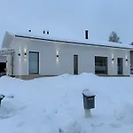 Brand New Puomikuja Villa *